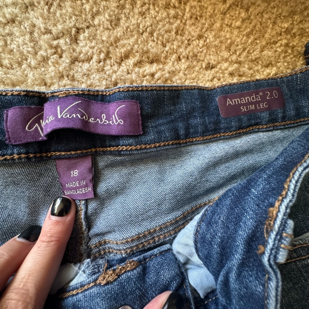 Gloria Vanderbilt Classic Blue Straight Leg Jeans - Picture 4 of 4